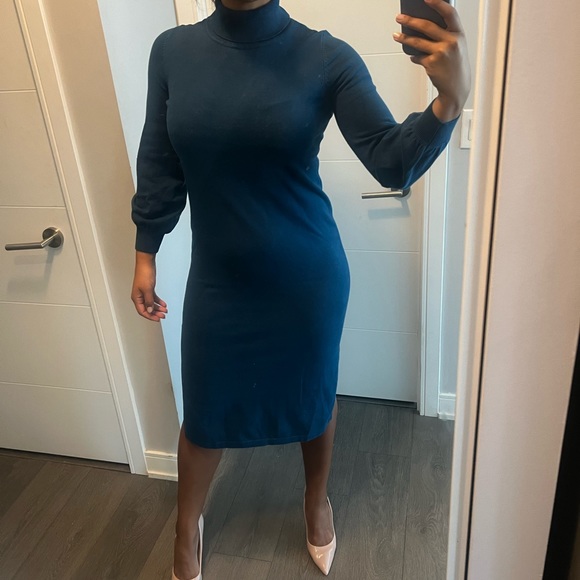 Puff sleeve turtleneck sweater dress - Picture 3 of 3